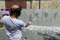 Rage Room MadCityZen : une activité défoulante où les participants cassent des objets en toute sécurité. | © MadCityZen